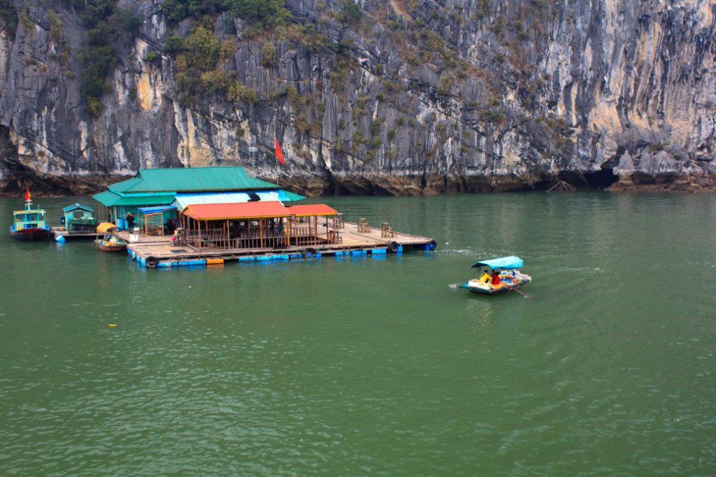 05-Floating fishing village.jpg - Floating fishing village